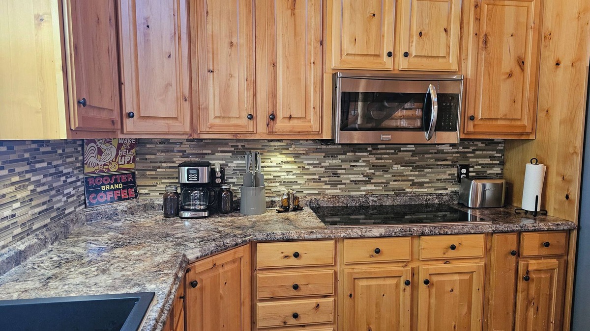 Lapoint Cabin | Cozy cabin with Fiber and AC in peaceful Vernal