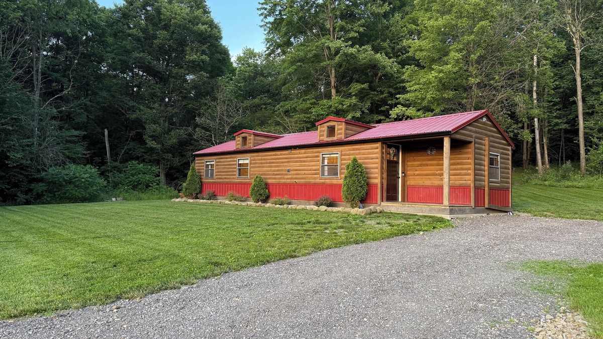 Centerville Cabin | Cozy Cabin With Hot Tub Country Setting