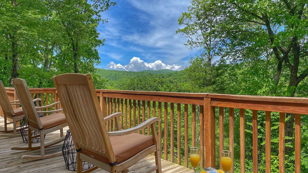 Highlands Cabin | Cozy Cabin with Mountain Views, Pet Friendly, 3 Miles from Downtown Highlands