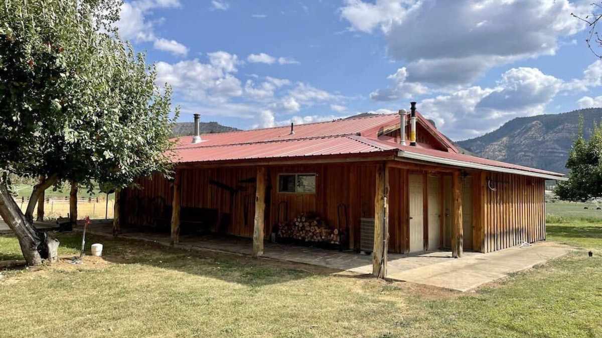 Kimberly Cabin | Cozy Cabin with River Access optional full 50amp RV hook-ups onsite