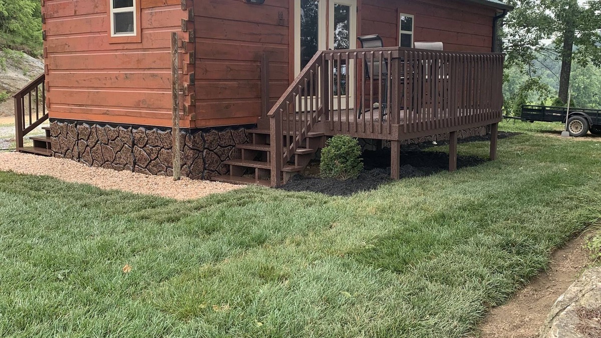 Hendersonville Cabin | Cozy cabin with spectacular Mountain Views!