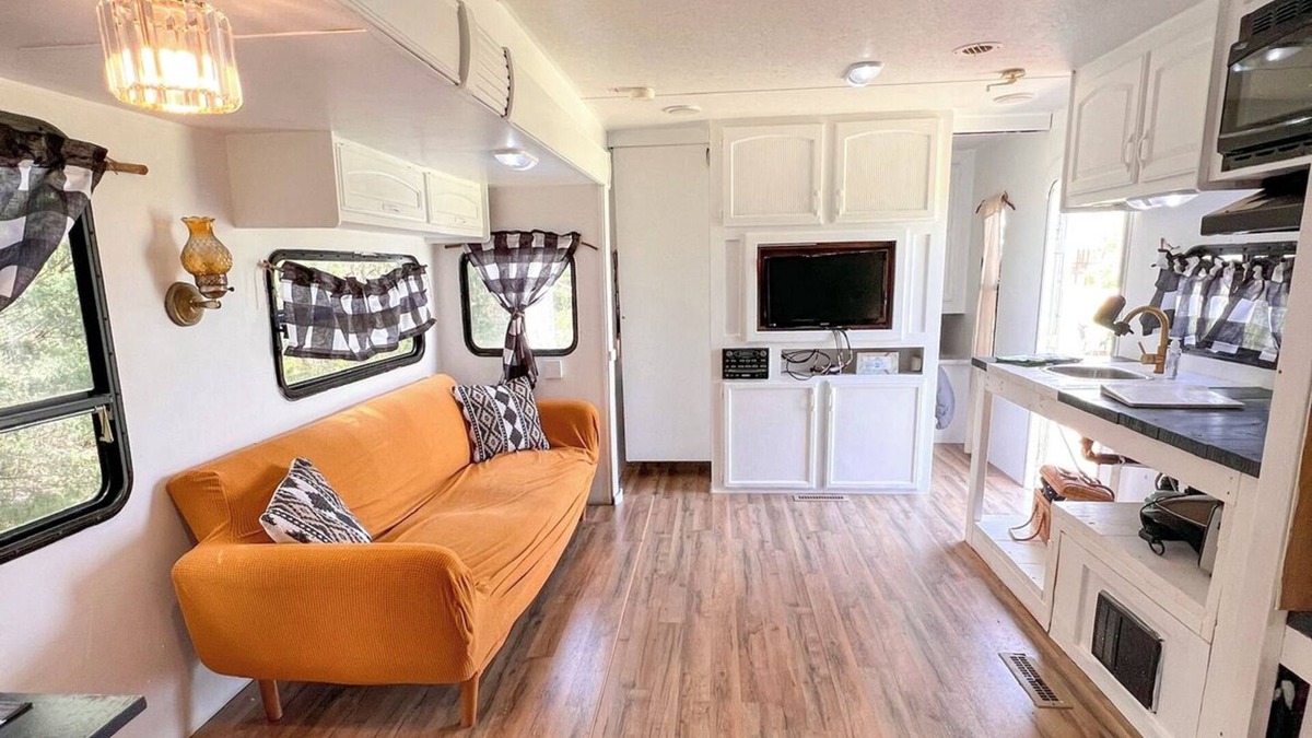 Clifton House | Cozy Camper in the Spartanburg Countryside with AC