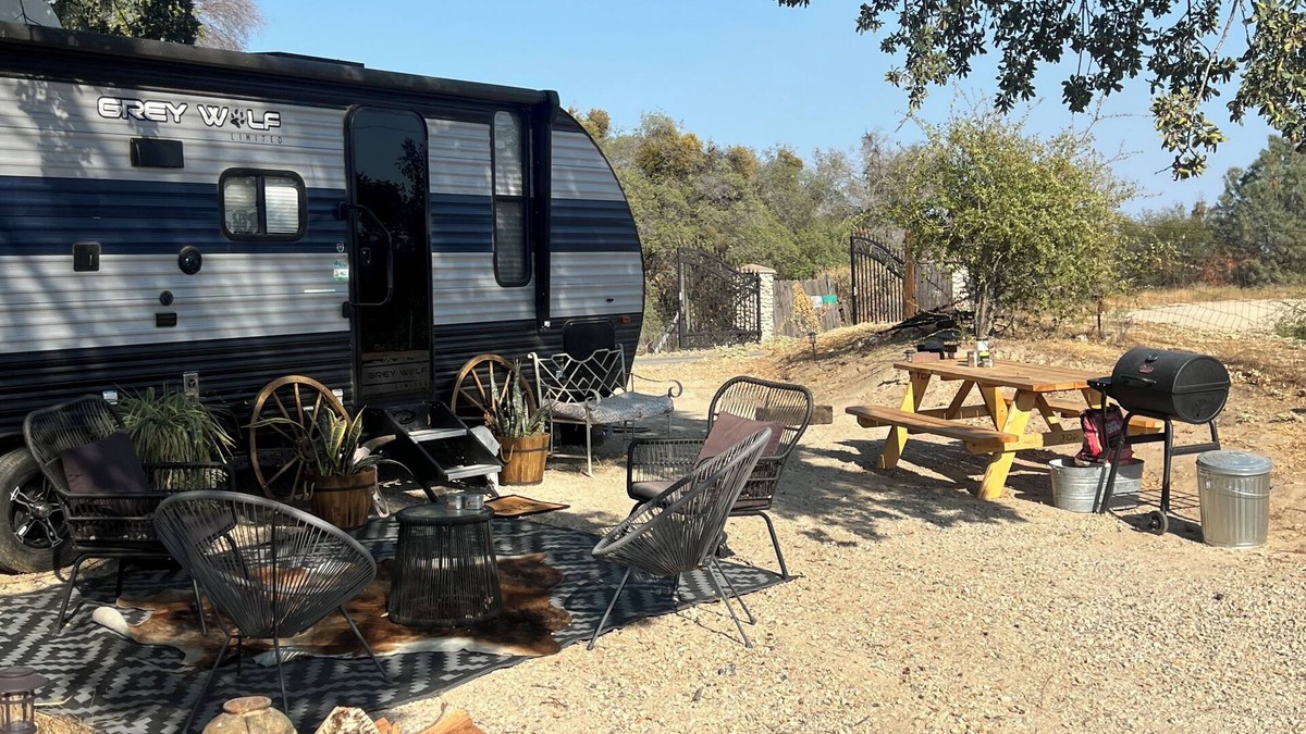Coarsegold House | Cozy camper trailer in the foothills of the Sierra Nevada’s. Near Yosemite!
