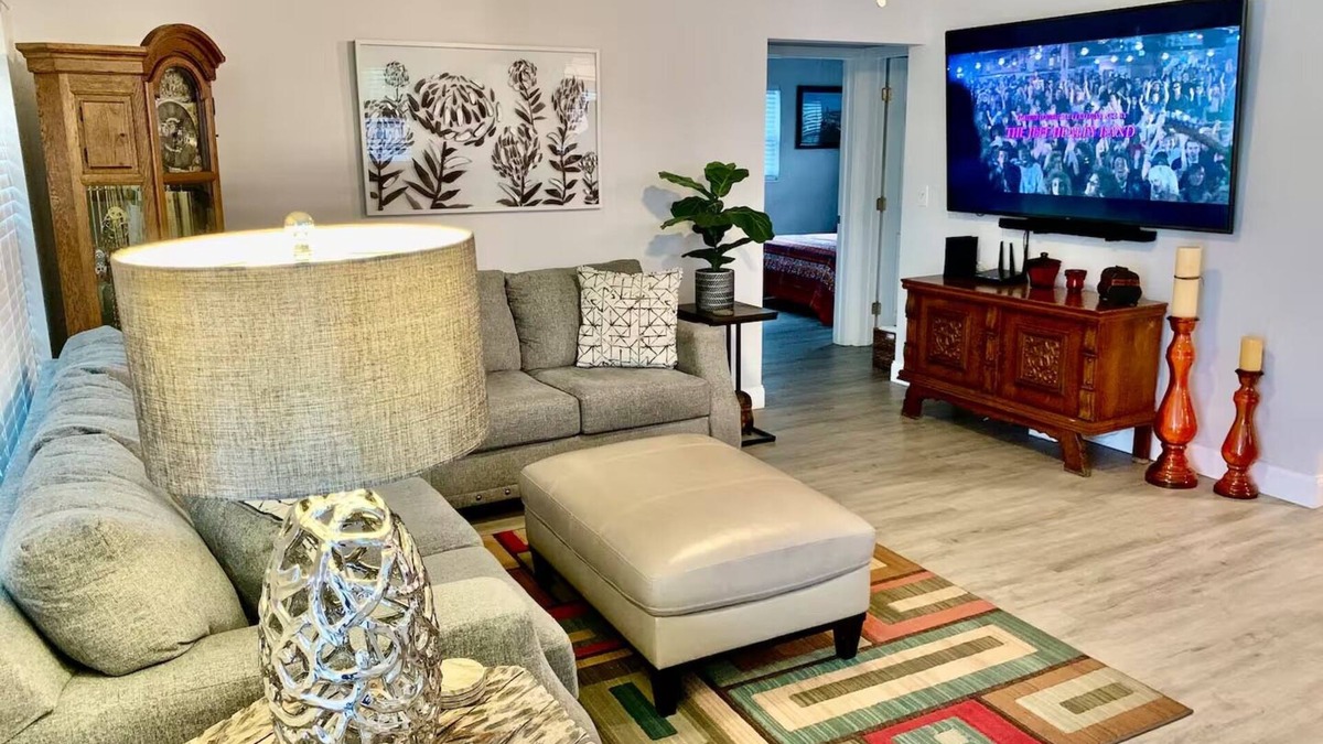 Inverness House | Cozy Canal home, w/Kayaks/Lake Henderson/Withlacoochee Bike Trail/Springs