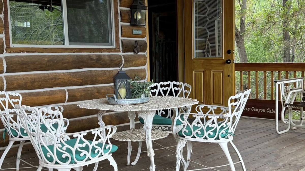 Tridell Cabin | Cozy Canyon Cabin