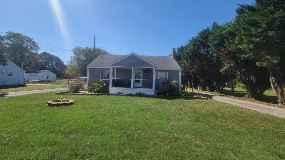 Rising Sun-Lebanon House | Cozy cape cod