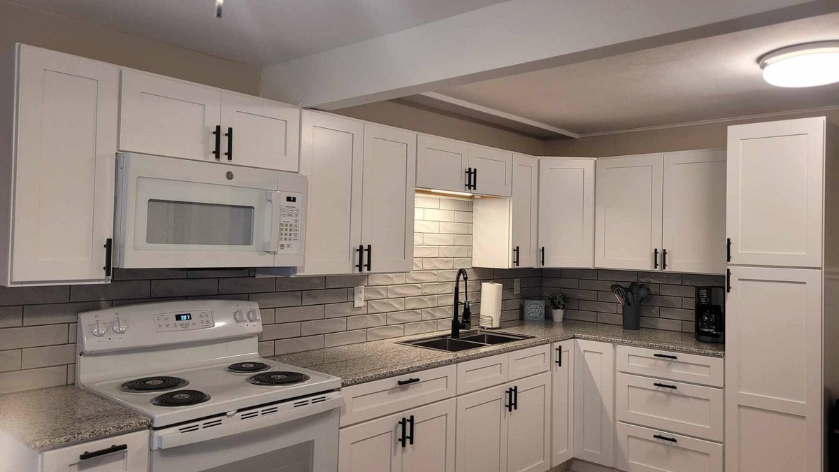 Lindbergh Lawns House | Cozy Cape convenient to Fairgrounds, Downtown,Hospitals,Amphitheater & much more