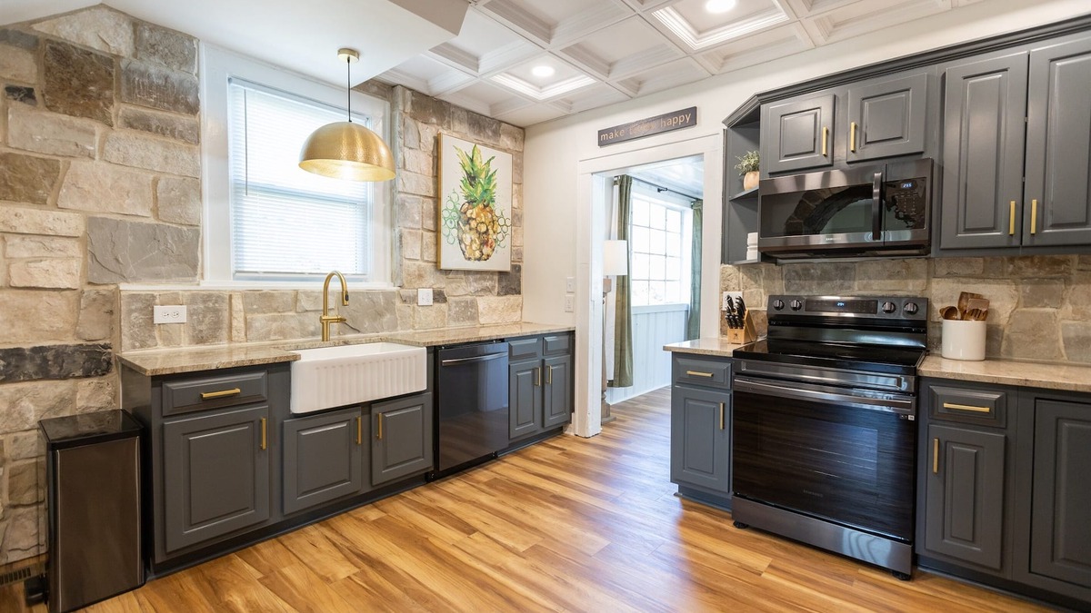 Rock Hill House | Cozy Caramel 2 Bd/2 Bth Bottom Floor Unit Sleeps 6