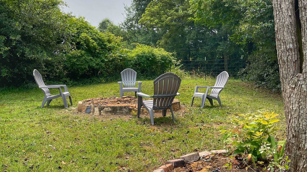 Chesnee Cottage | Cozy Carolina Cottage, 1940s nostalgia, firepit & patio