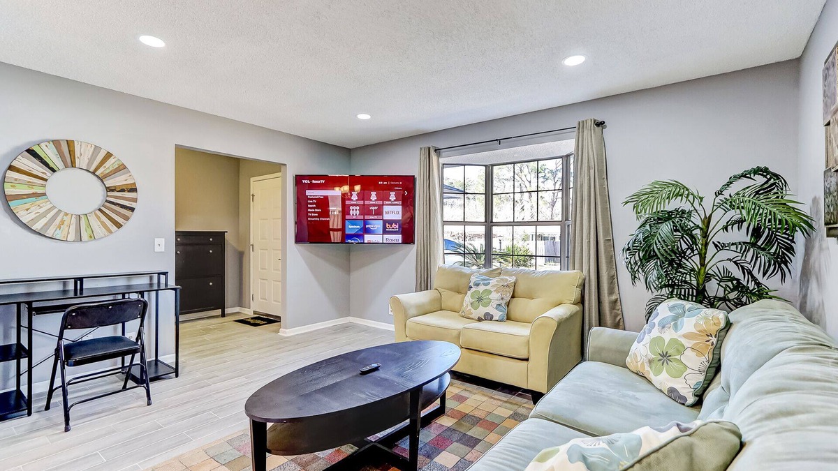 Westside House | Cozy Casa: 4Bd/2Bth Luxury Vacation Home! Sleeps8!