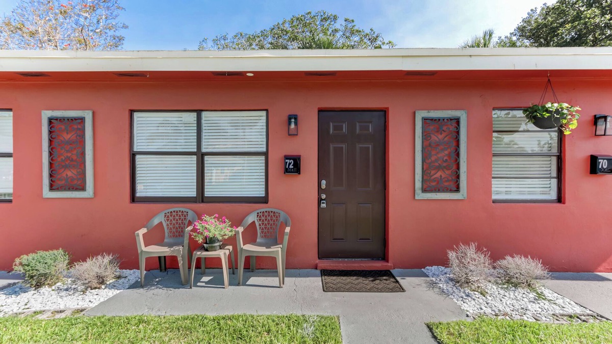 Boca Raton Apartment | Cozy Casita Luna 1/1 near beach 60in TV/625 mbps wifi