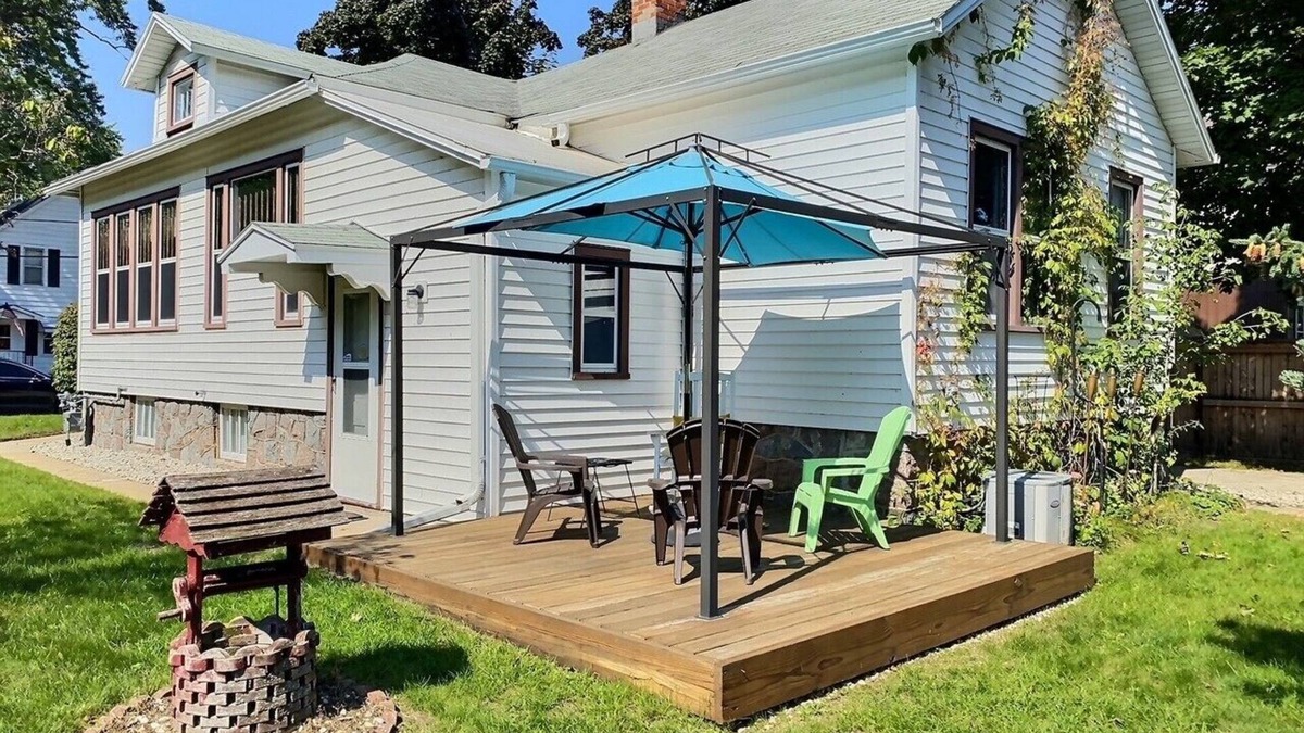 Menominee House | Cozy casita near the Bay