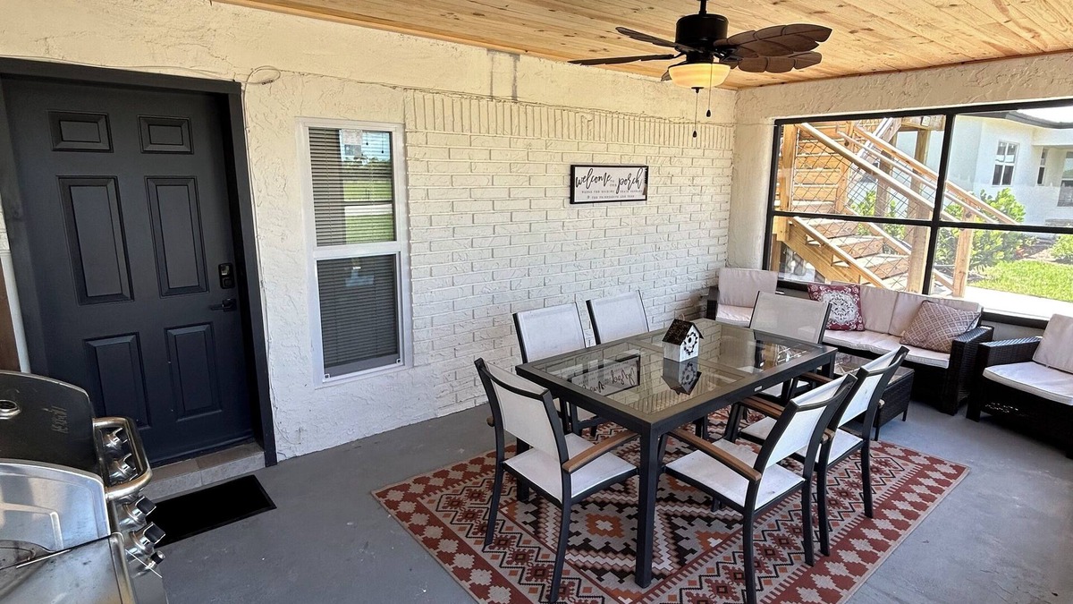 Taylor Creek House | Cozy Cattle View Cottage