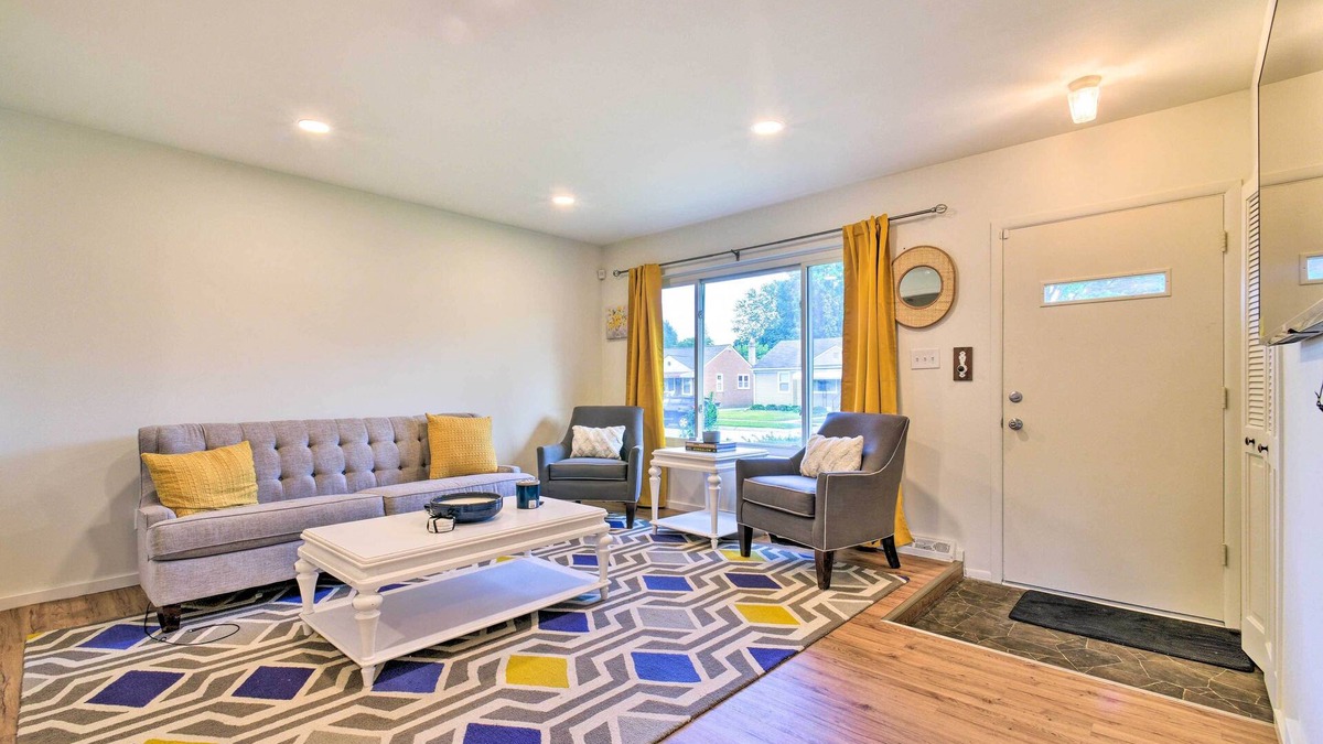 Center Line House | Cozy Center Line Home w/Fenced Yard & Office