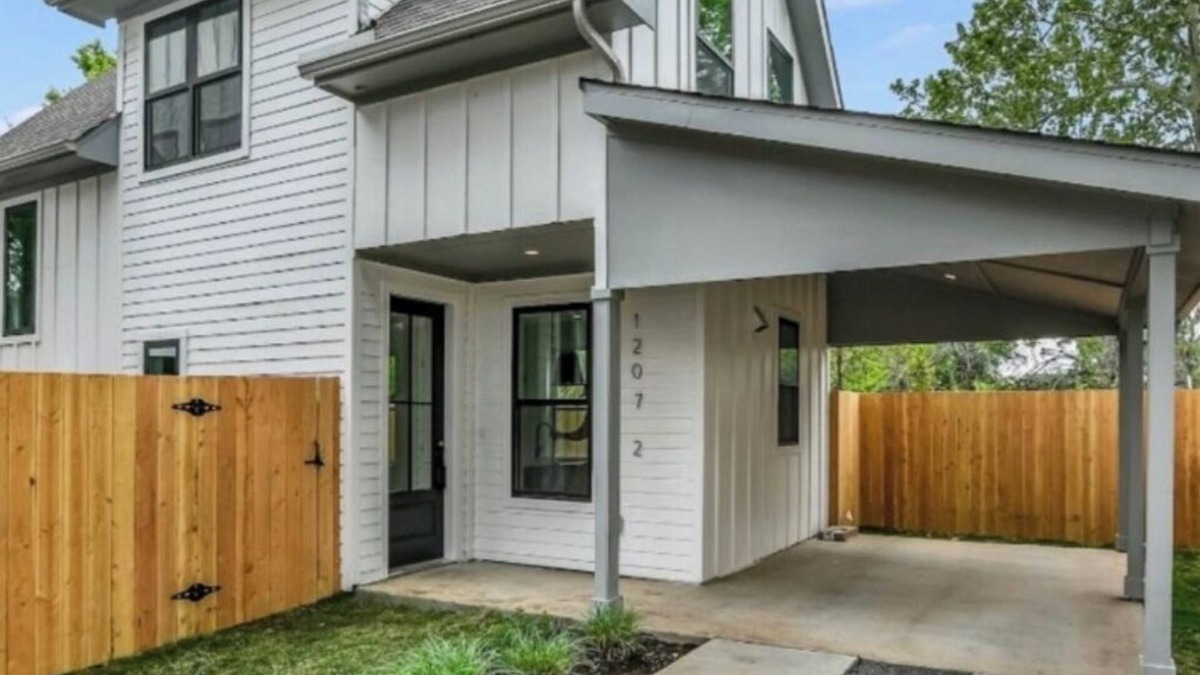 South Manchaca House | Cozy centrally located 2-bedroom house in Austin