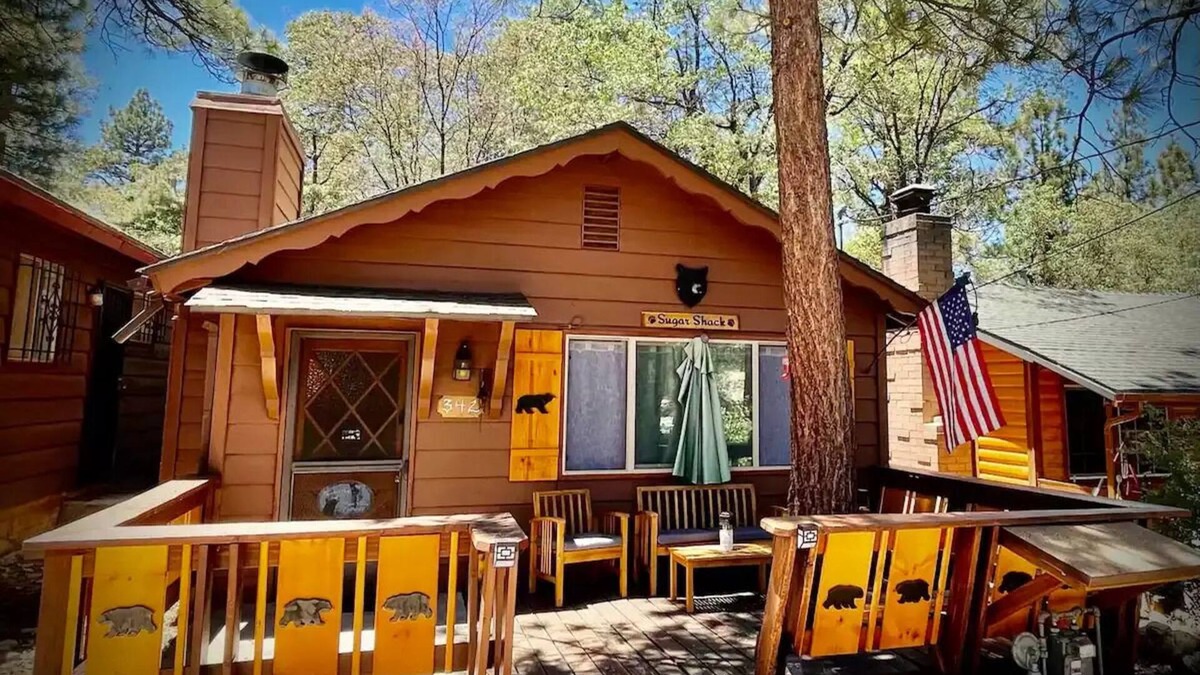 Sugarloaf Cabin | Cozy chalet perfect for a relaxing getaway!