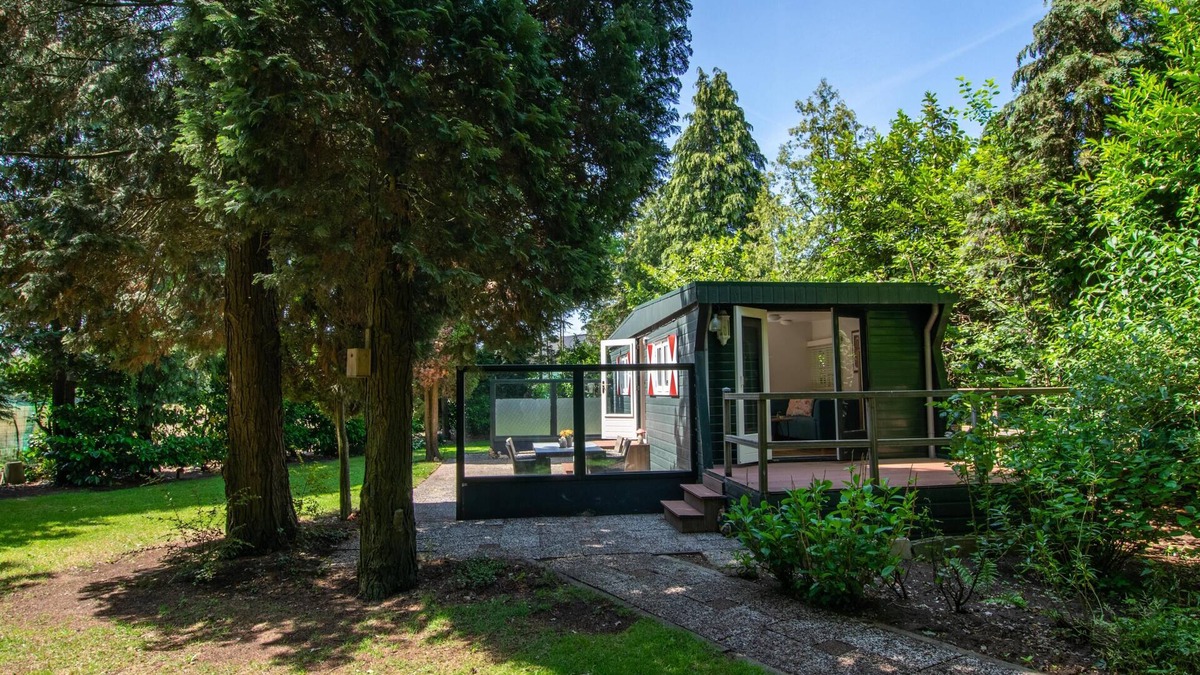 Heeswijk Ski Chalet | Cozy chalet with 1000m2 private garden