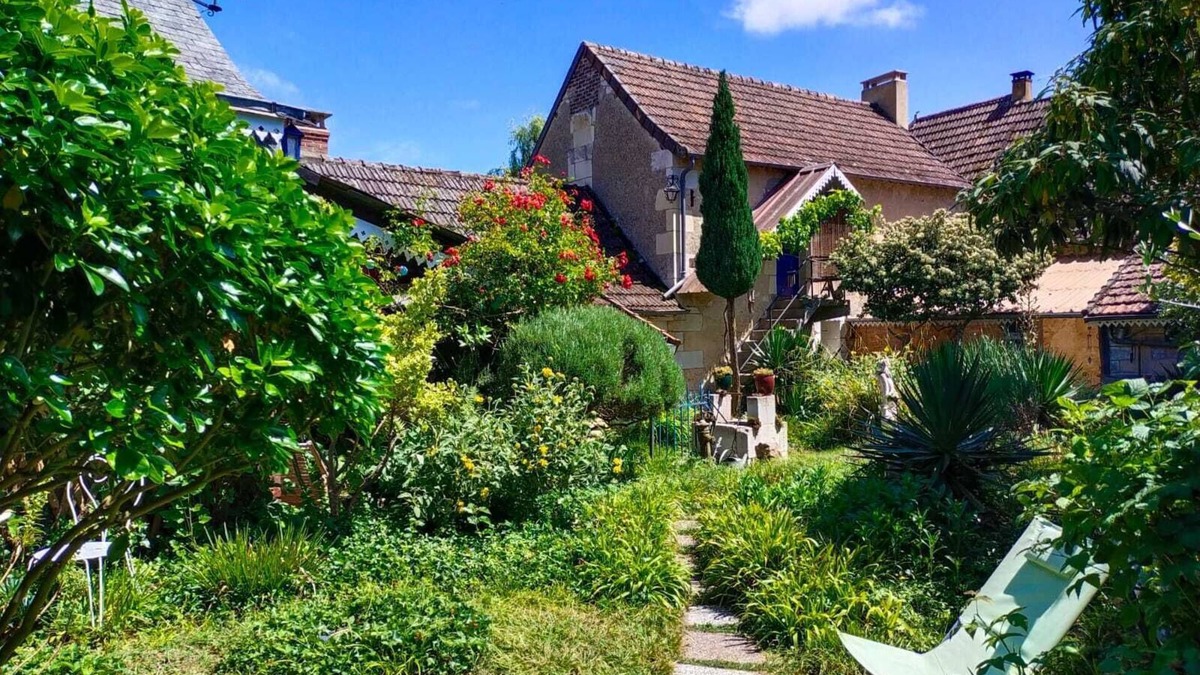 La Chapelle-aux-Choux Apartment | Cozy Charming cottage in the Loir and Loire valleys* French property