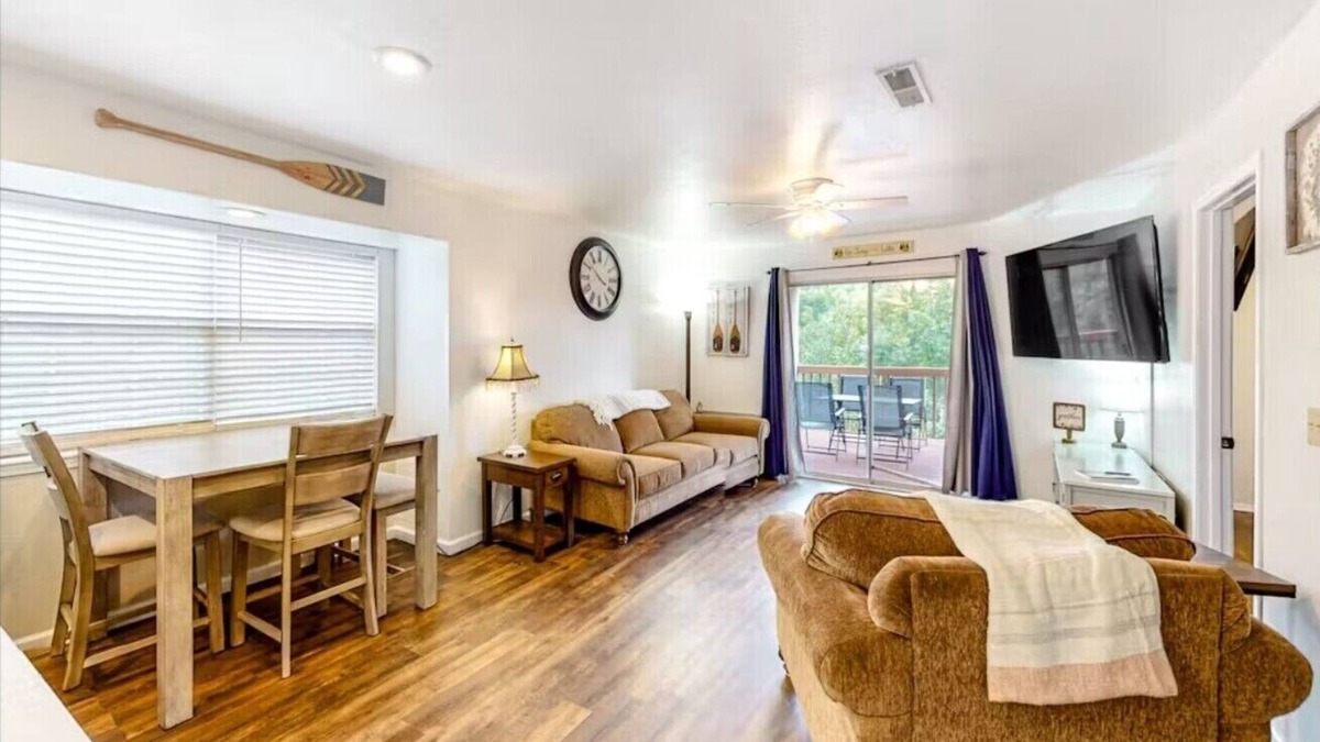 Indian Point Condo | Cozy Charm | No Stairs | Big Deck | By SDC