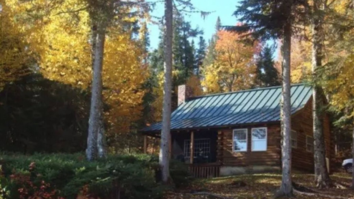 Andover House | Cozy & Charming Lakefront Log Cabin on Cupsuptic Lake/Rangeley, ME