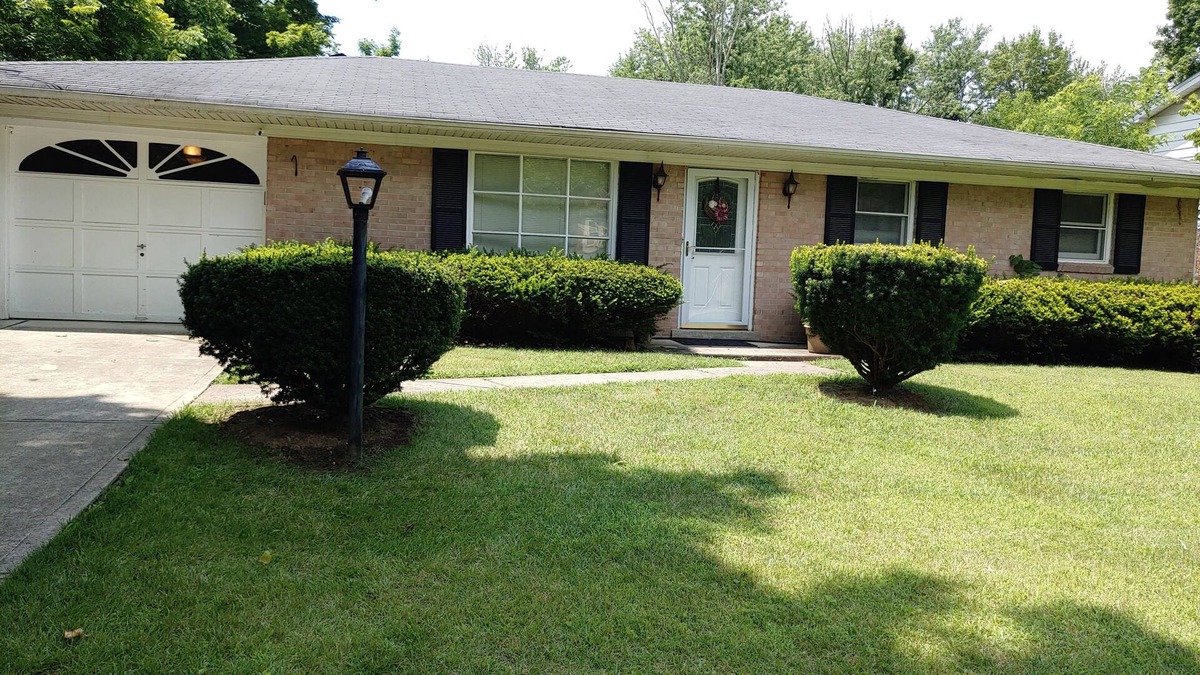 Parkdale House | Cozy & charming ranch style home in cul-de-sac.