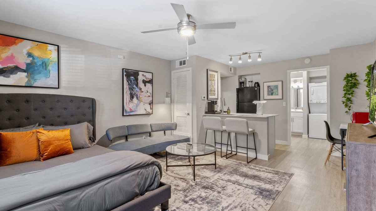 Allandale Apartment | Cozy chic studio close to Downtown and Domain