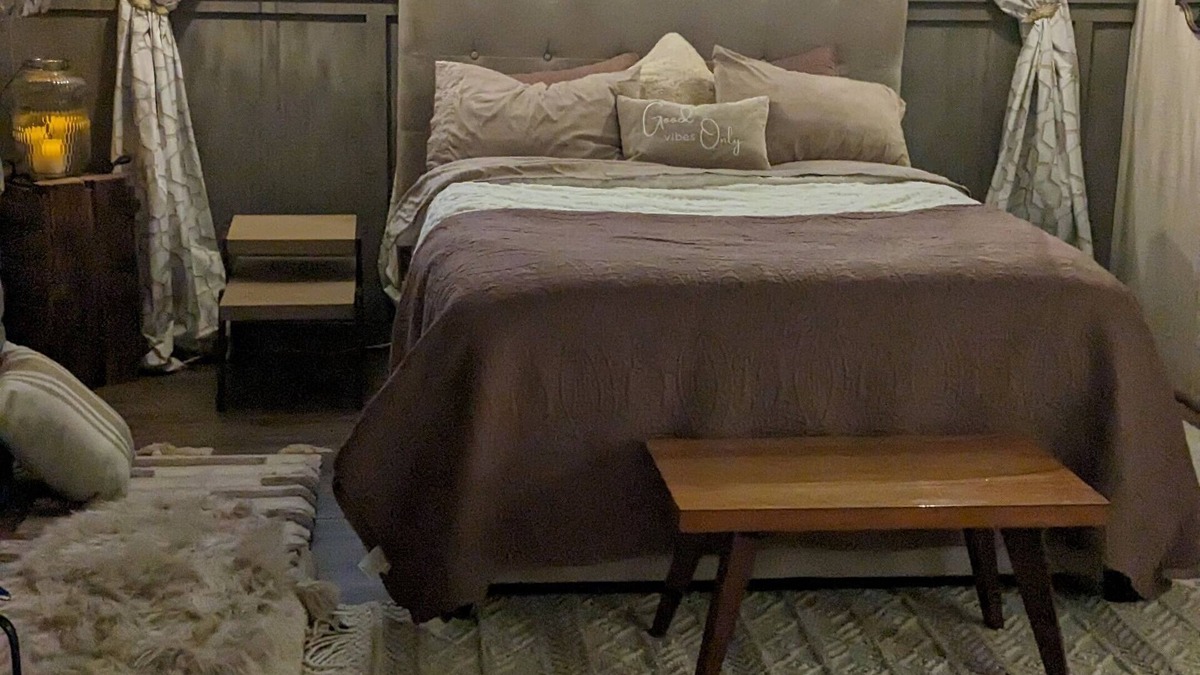 Roselawn Finance House | Cozy City Escape