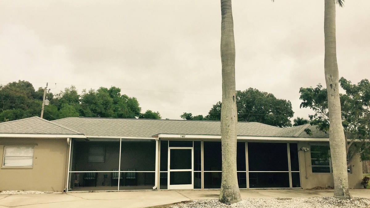Pine Island Center House | Cozy, clean duplex with outdoor dinning.