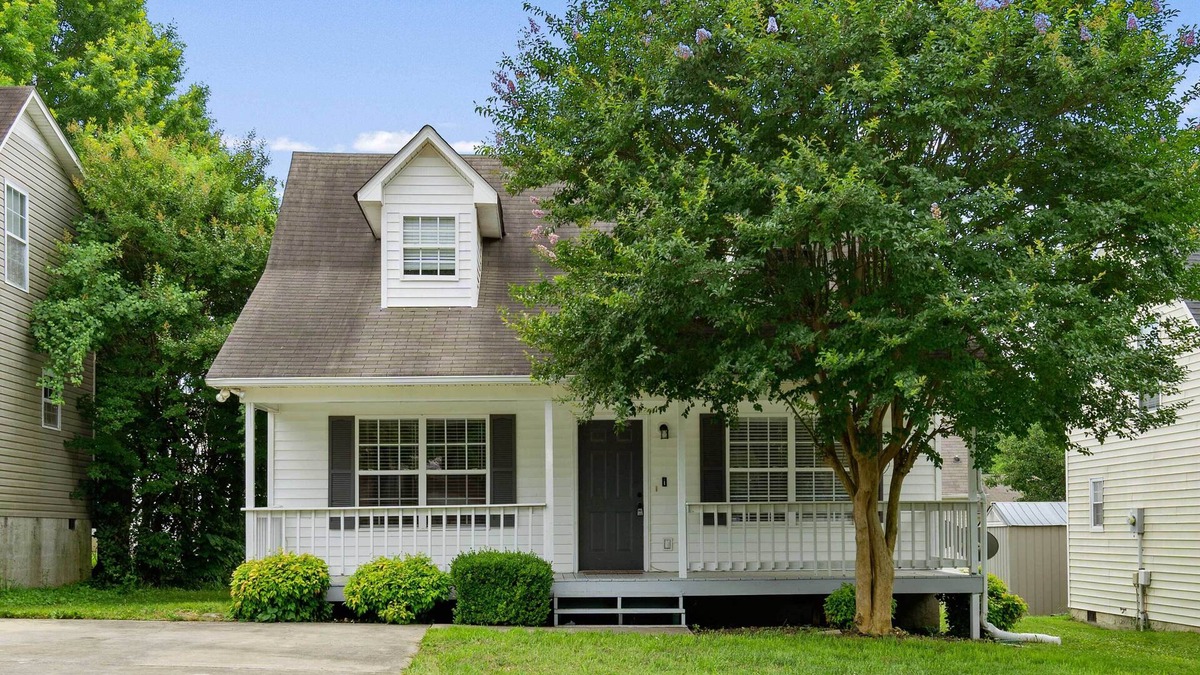 Cleveland Cottage | Cozy Cleveland Vacation Rental w/ Deck, Grill!