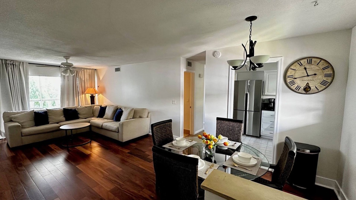 North Palm Beach Apartment | Cozy Coastal Getaway/Short walk to Intracoastal/Pool Access.