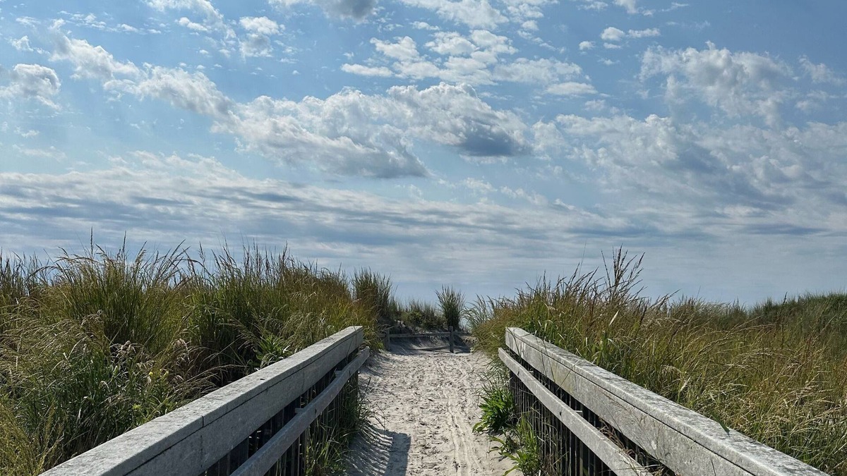 Ventnor City House | Cozy Coastal Retreat- Walk to the Beach, Pier, and more!