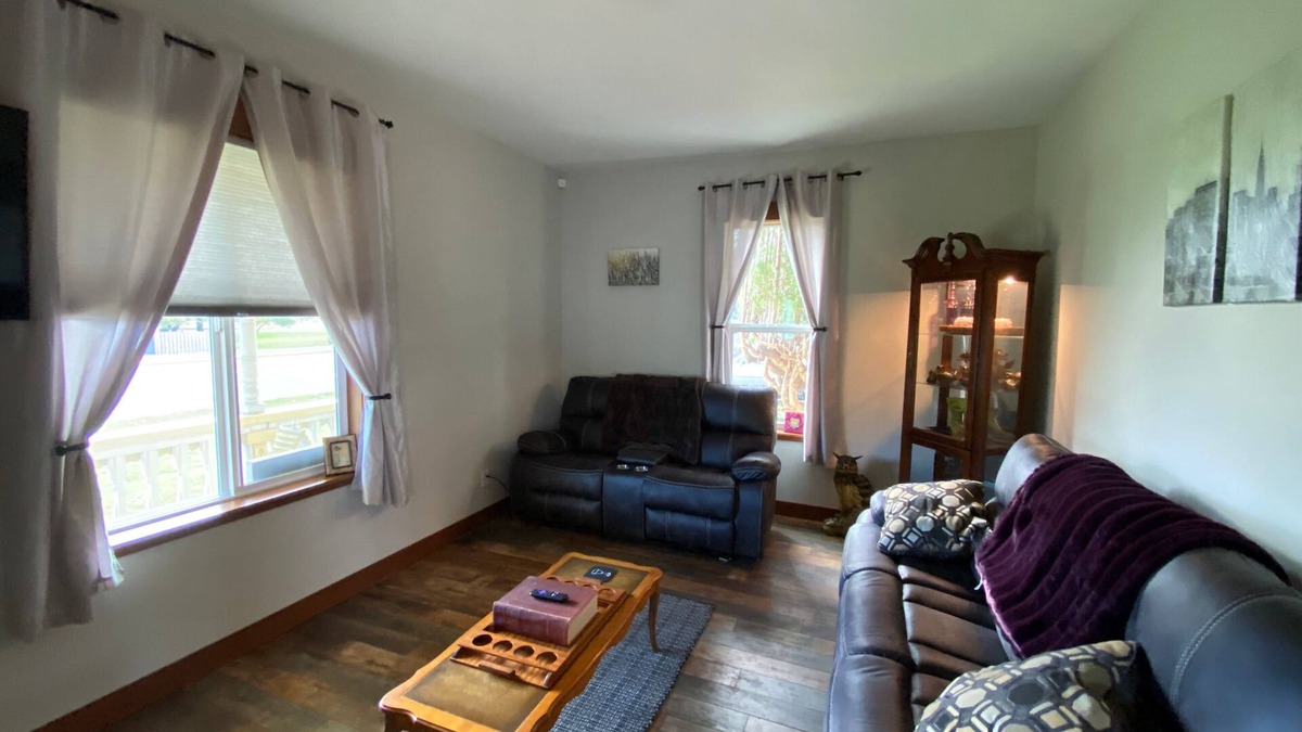 Enumclaw House | Cozy Cole St Home built in 1910 in Downtown Enumclaw