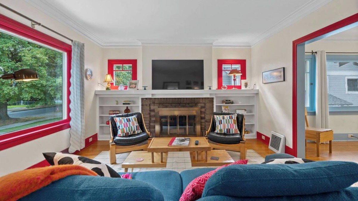 Manito House | Cozy, colorful Manito bungalow