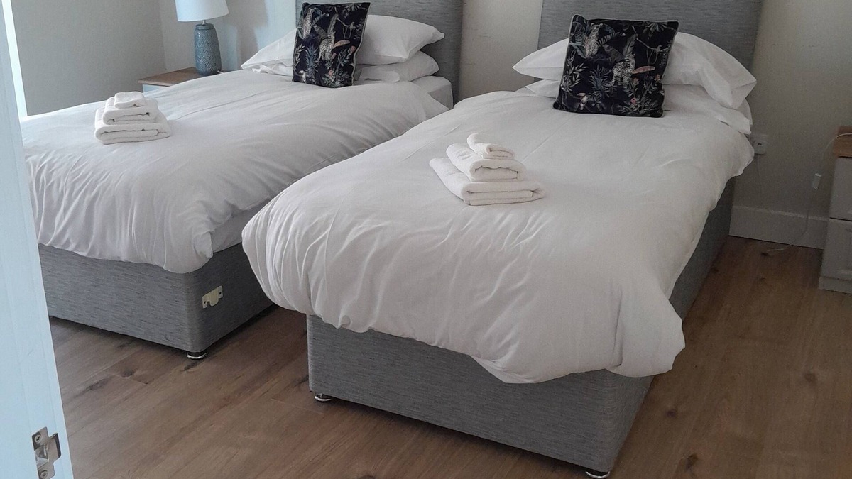 Roundwood Cottage | Cozy, comfortable cottage on an alpaca farm