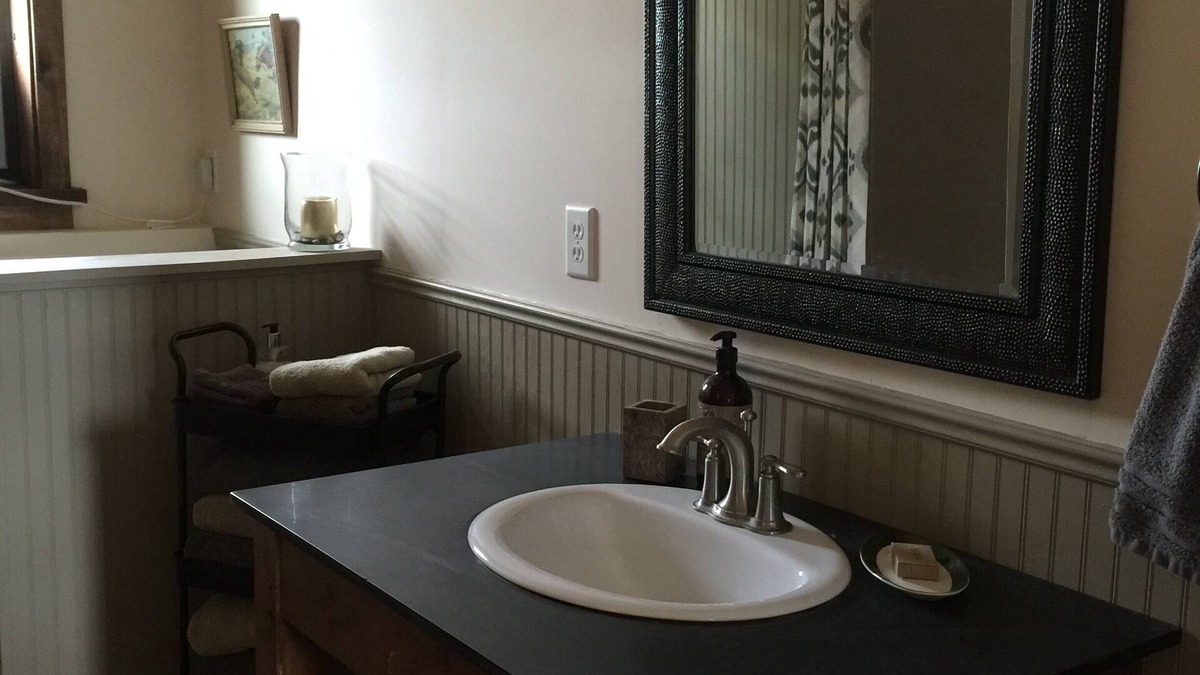 Marathon House | Cozy, Comfortable authentic adobe house with Mountain Views in Big Bend Country!