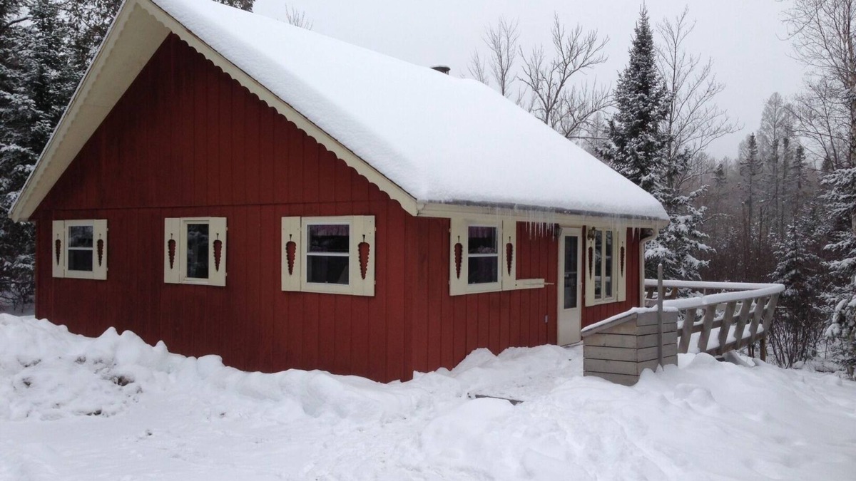 Stambaugh Ski Chalet | Cozy, comfy, rustic ski chalet at the foot of Ski Brule ski mountain