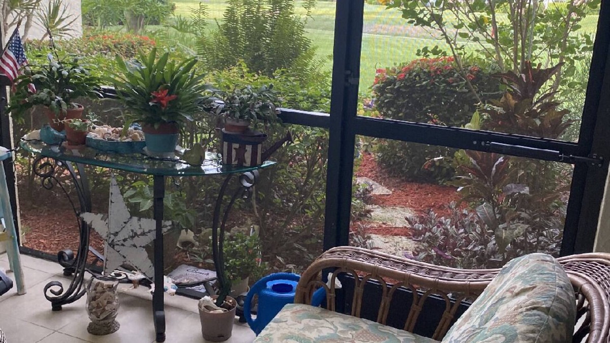 East Naples Condo | Cozy condo, 4 miles to the beach and only 3 miles to downtown 5th Avenue!