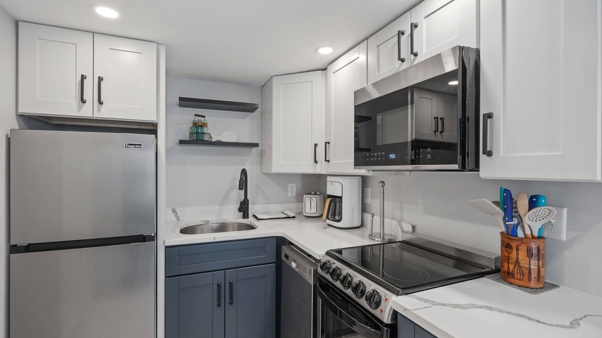 Hampton Condo | Cozy Condo 5 Min Walk to Beach, Shops, Boardwalk
