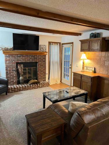 Shawnee Apartment | Cozy condo in Kansas City with no stairs!
