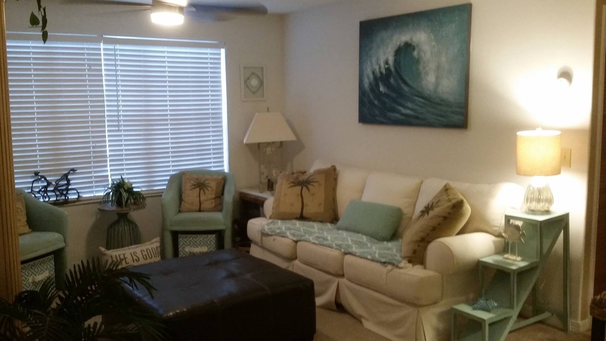 Suntree Condo | Cozy Condo Retreat.Close to Beaches/Disney/NASA.Tranquil Large Pool/Jacuzzi area