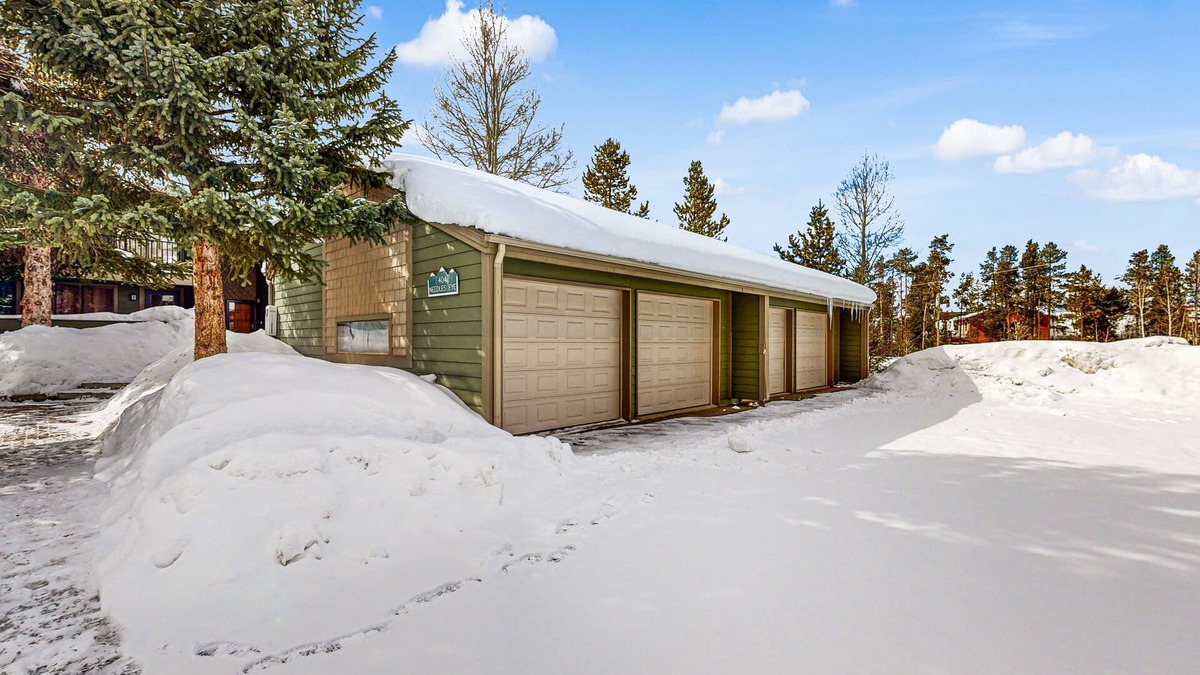 Fraser House | Cozy condo w/a private hot tub & Fraser Valley views