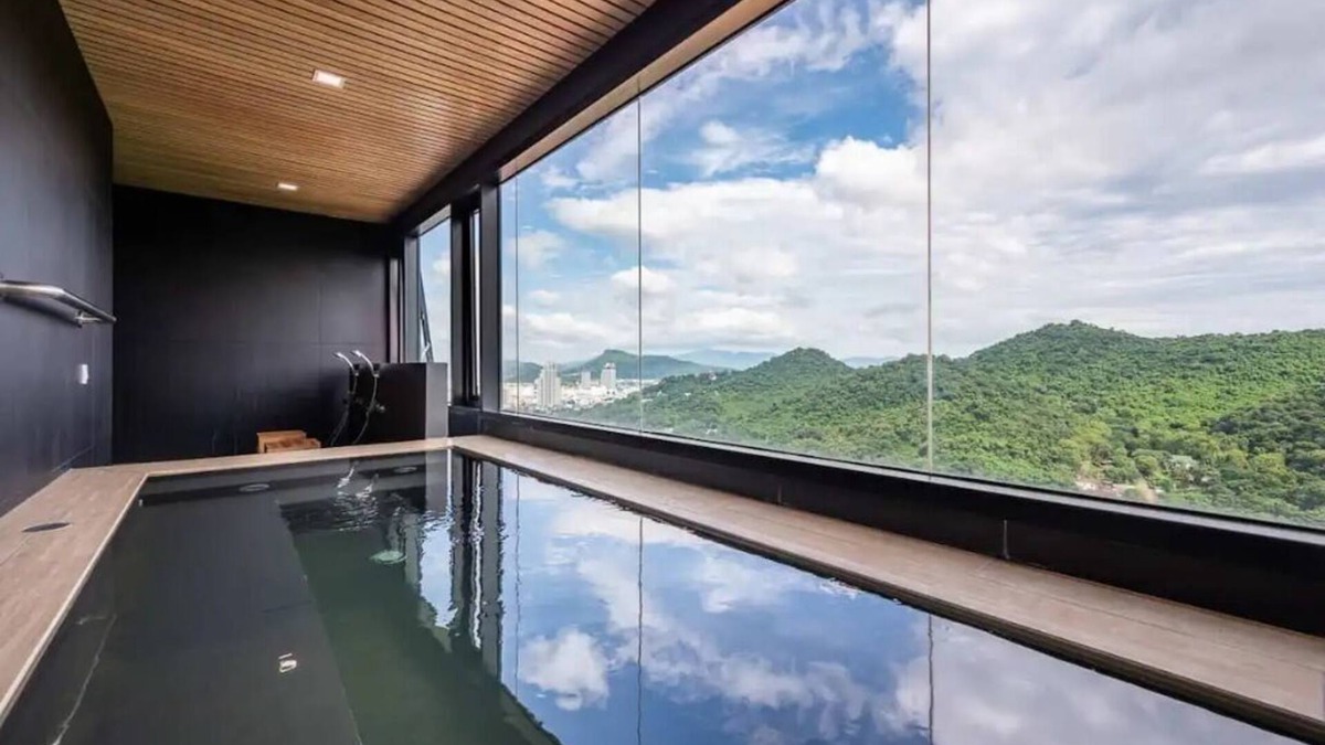 Tha Thaewawong Condo | Cozy Condo With Stunning Seaview