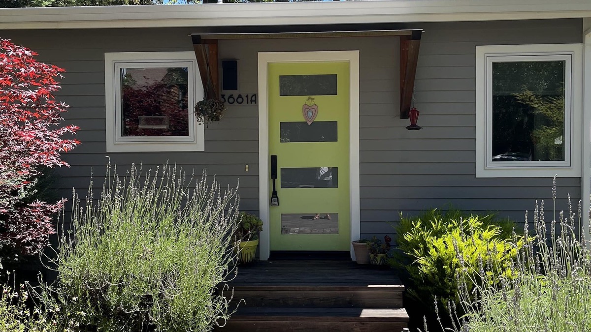 Lafayette Cottage | Cozy contemporary cottage in downtown Lafayette near shops and restaurants