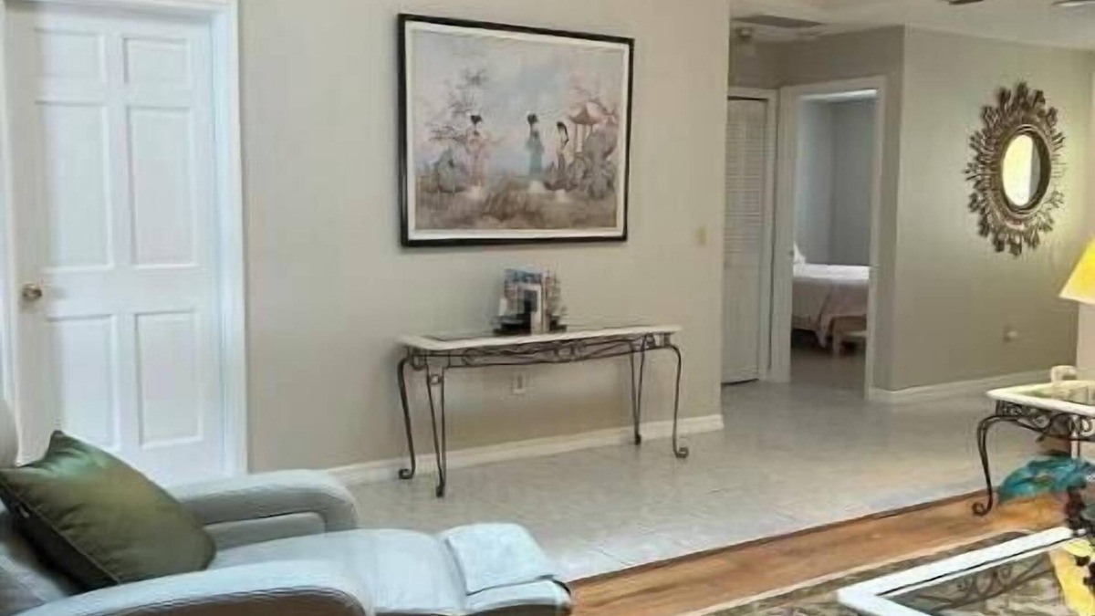 Palm Harbor House | Cozy coral