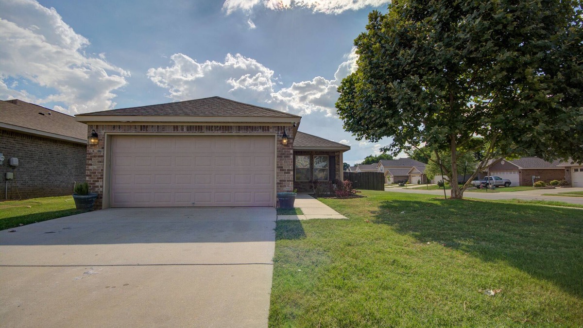 Madison House | Cozy Corner <7 miles from Toyota Field and Redstone Arsenal - family-friendly!