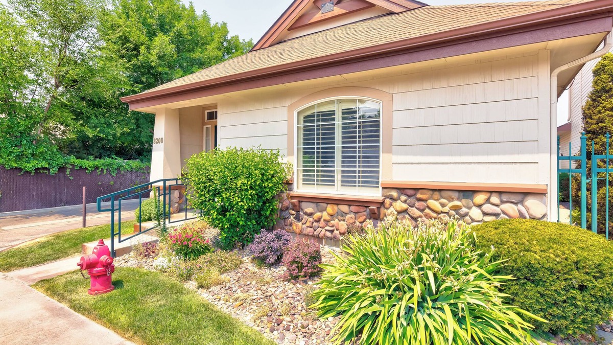 Boise House | Cozy Corner House by the Boise Greenbelt, Fairgrounds, Revolution Concert House.
