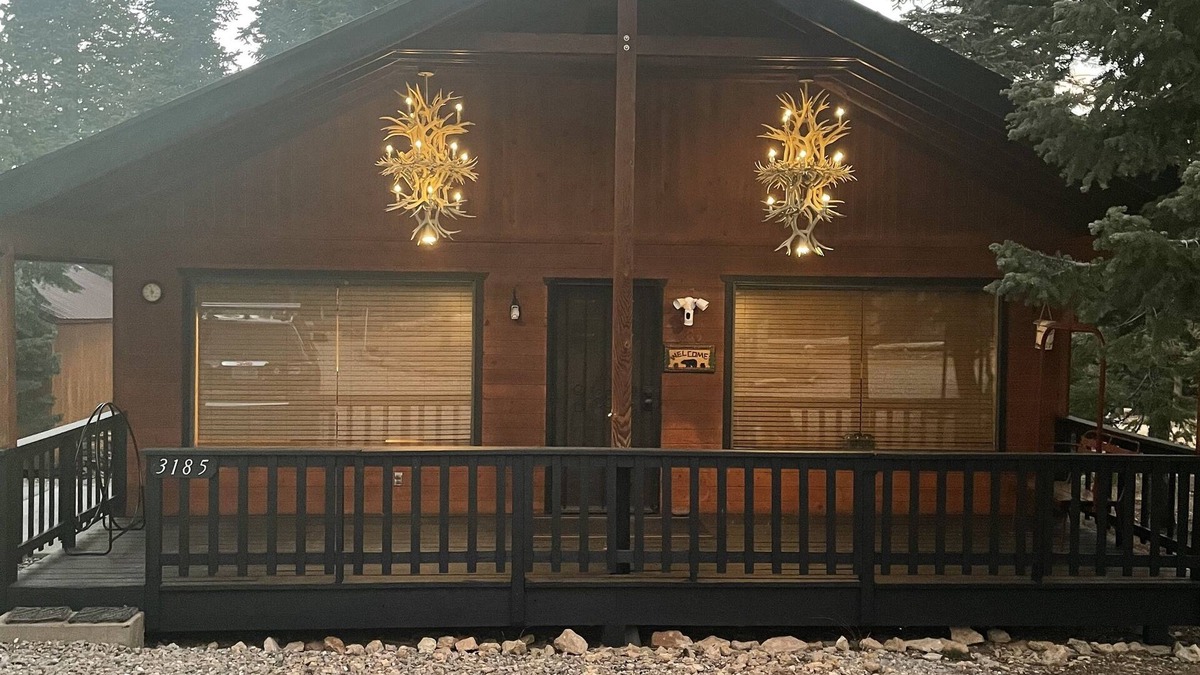 Duck Creek Village Cabin | Cozy Corner Cabin