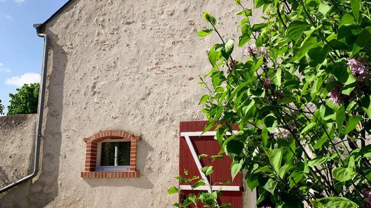 Saint-Claude-de-Diray Cottage | Cozy cottage with private terrace, parking and WiFi