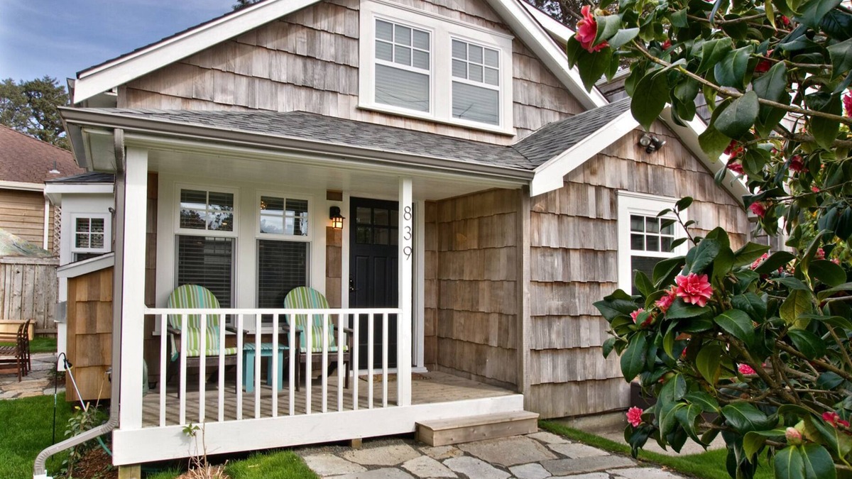 Downtown Cannon Beach Cottage | Cozy Cottage, 1 block from Beach and minutes from Downtown Cannon Beach