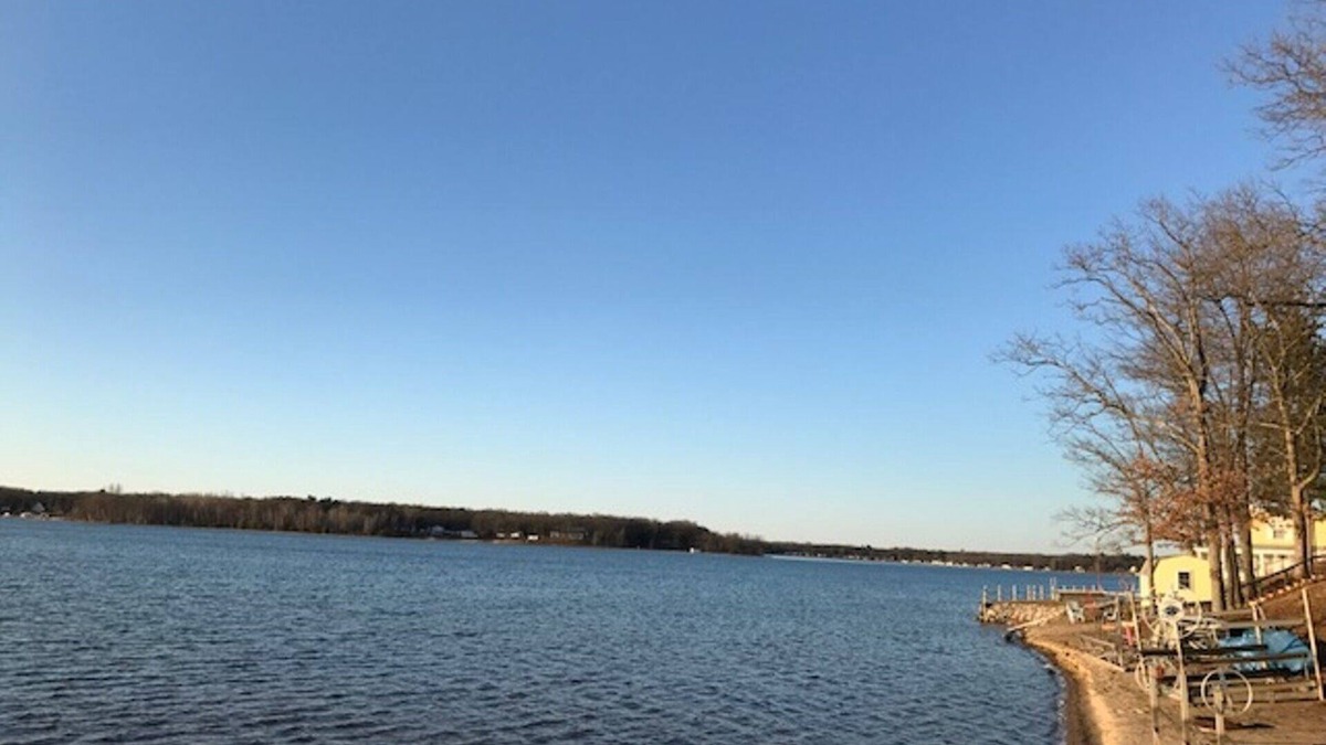 Baldwin Cottage | Cozy Cottage -2-Bedroom- on Amazing 910 Acre Big Star Lake!